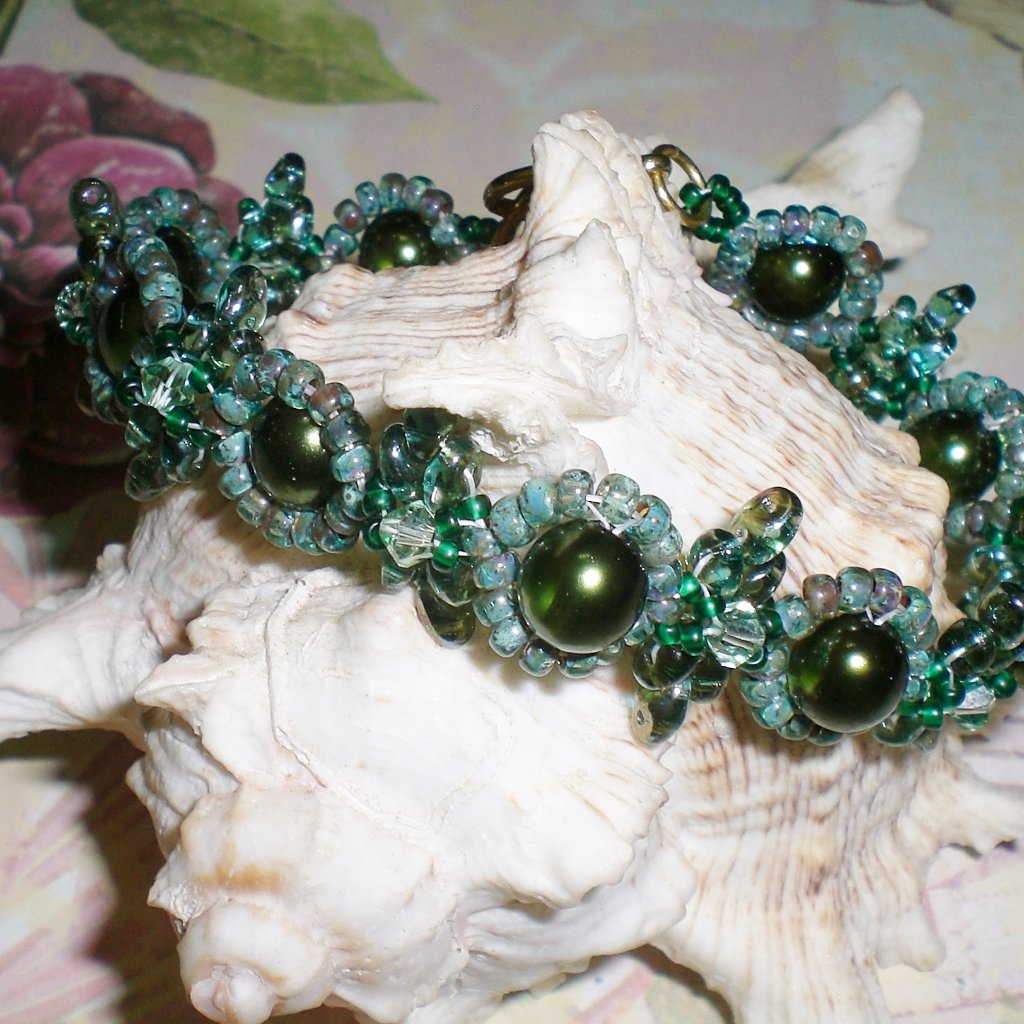 Hand Beaded Picasso Pearl And Dear Diamonds Pattern Bracelet